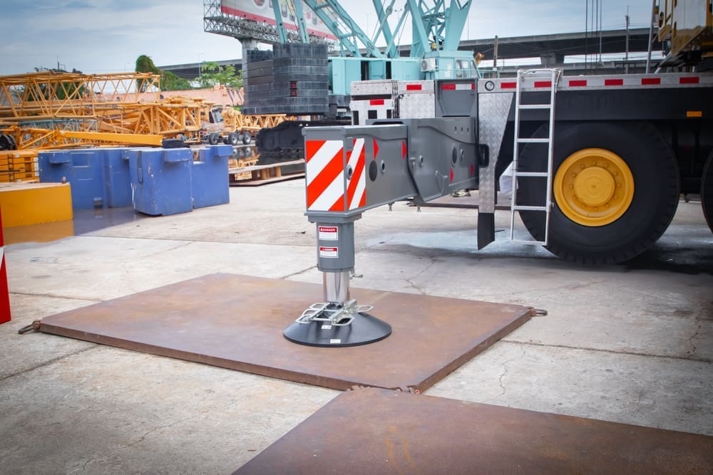 How Mobile Crane Hire Services Ensure Reliable Heavy Lifting Across Various Sites